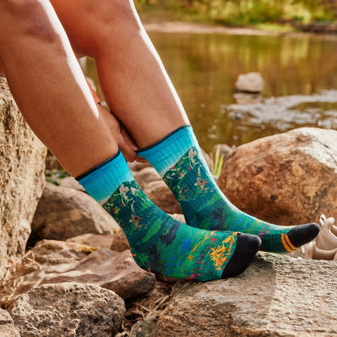 Women’s Hike Mountain Lake Print Crew Socks